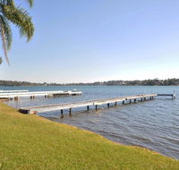 The Studio on the Lake  Fishing Point Lake Macquarie - honestly put the line in and catch fish - Perth Resorts