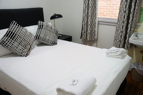 The Tamworth Hotel - Accommodation Perth 2