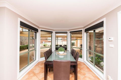 The Tinnock Entertainer Large & Comfy + Wifi - Accommodation Perth 0