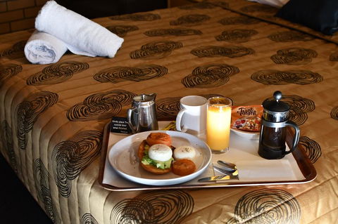 The Town House Motor Inn - Accommodation Perth 2