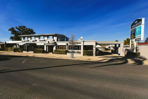 The Town House Motor Inn - Accommodation Perth 0