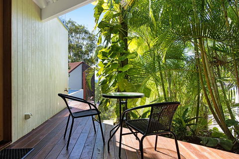 THE VIEW, TUGUN - 4 Bedrooms - Sea Views - Private Heated Pool - Accommodation Perth 3