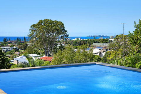 THE VIEW, TUGUN - 4 Bedrooms - Sea Views - Private Heated Pool - Accommodation Perth 0