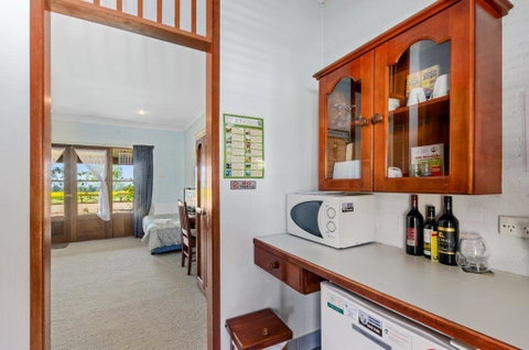 The Vineyard Motel - Accommodation Perth 1