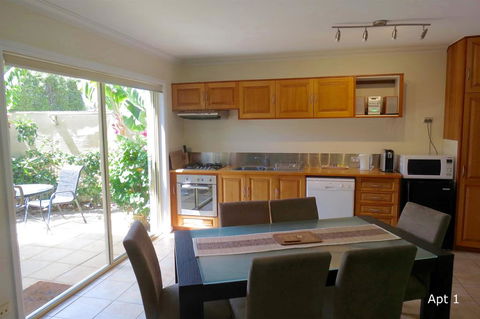 The Wave Oasis SC B&B - Accommodation Perth 1