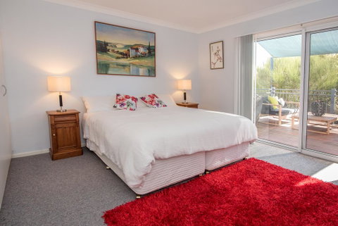 The White House - Accommodation Perth 0