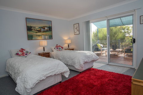 The White House - Accommodation Perth 1
