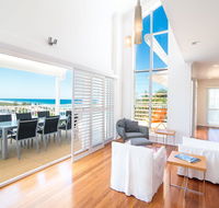 The White House - Central Coolum with Spectacular Ocean Views and WiFi - Perth Resorts