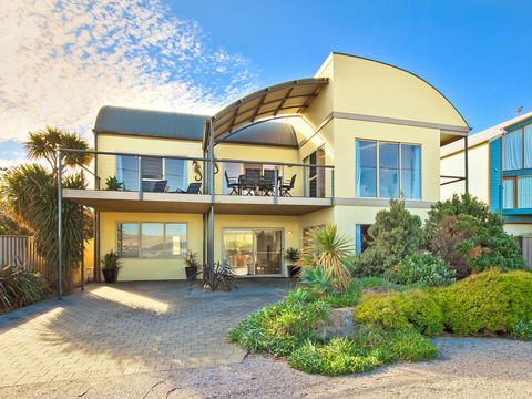 Through The Looking Glass - Accommodation Perth 1