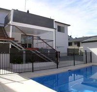 Thurlow Beach House with pool - stroll to CBD and Dutchies Beach - Accommodation Perth