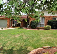 Tidy Home in a Leafy Suburb Great Location - Accommodation Perth