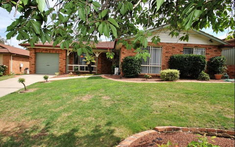 Tidy Home In A Leafy Suburb, Great Location - Accommodation Perth 0