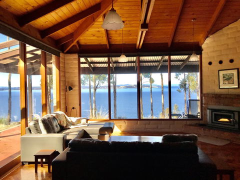 Tinderbox Cliff House - Perth Resorts 1