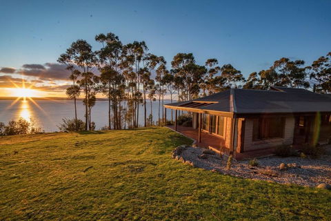 Tinderbox Cliff House - Perth Resorts 0