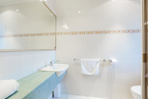 Tonsley Hotel - Accommodation Perth 2