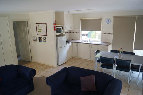 Tooleybuc River Retreat Villas - Perth Resorts 1