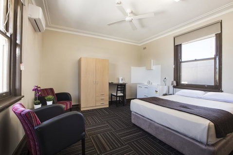 Toongabbie Hotel - Accommodation Perth 2