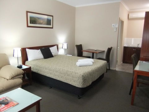 Top Of The Town Motel - Accommodation Perth 2