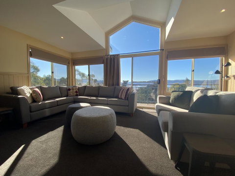 Torino 6 - Lake Jindabyne & Snowy Mountain Views - Accommodation Perth 2