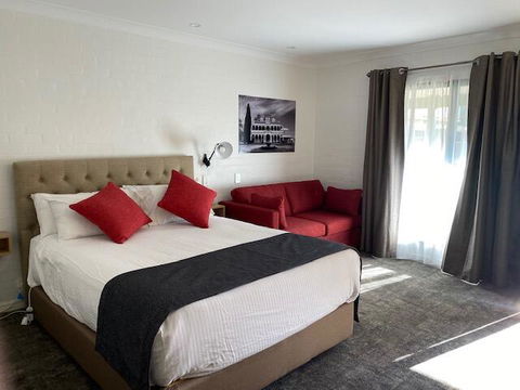 Town Square Motel - Accommodation Perth 2