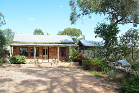 Trestrail Cottage B & B - Accommodation Perth 0