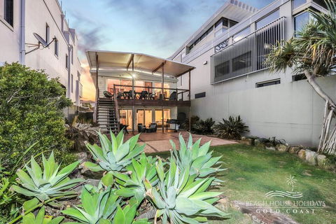True Beachfront Beach House - Accommodation Perth 1