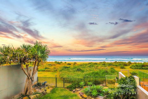 True Beachfront Beach House - Accommodation Perth 0