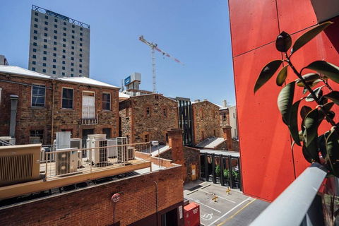 Tropicana On Bent - WiFi - Nespresso Heart Of East End - Accommodation Perth 1