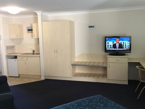 Tuckerbox Motor Inn - Perth Resorts 2