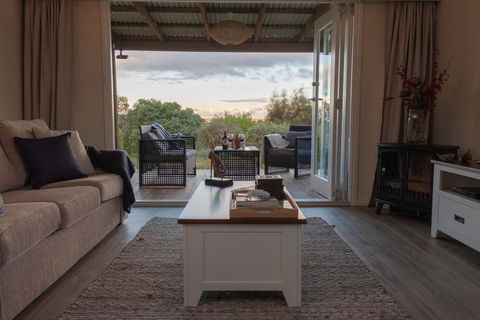 Tully Cottage B&B - Accommodation Perth 0