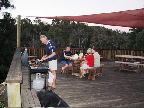 Tweed Valley Lodge - Accommodation Perth 3