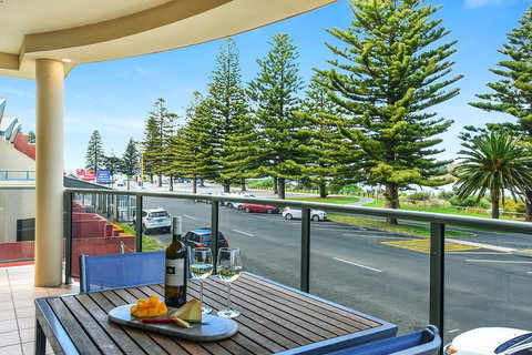Ultimate Esplanade - 3 Storey Experience - WiFi - Accommodation Perth 1
