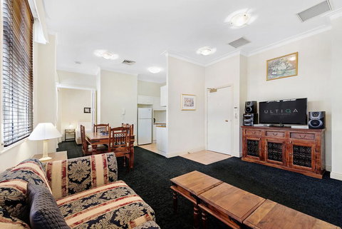 ULTIQA Rothbury Hotel - Accommodation Perth 3