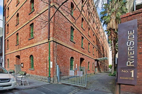 Ultra-chic Top Floor New York Style Loft Apartment - Accommodation Perth 0