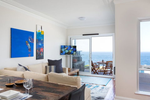 Unbelievable Clifftop Townhouse With Ocean Views - Accommodation Perth 1