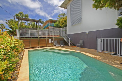 Unit 2, Sea Breeze Villas- 39 First Avenue Coolum - WIFI, 400 Bond - Accommodation Perth 1