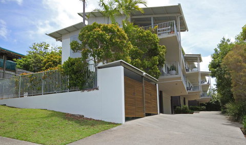 Unit 2, Sea Breeze Villas- 39 First Avenue Coolum - WIFI, 400 Bond - Accommodation Perth 0