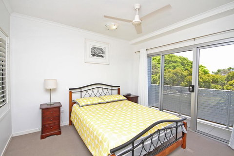Unit 2, Sea Breeze Villas- 39 First Avenue Coolum - WIFI, 400 Bond - Accommodation Perth 3