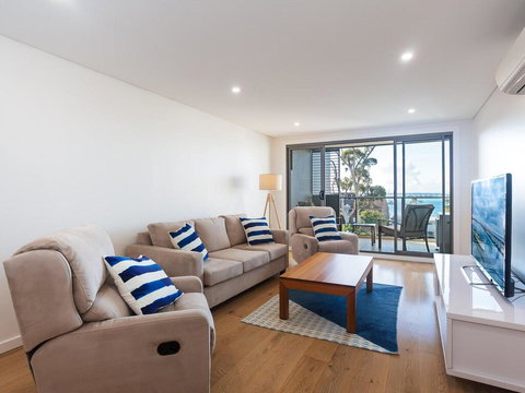 Unit 301 'The Shoal' 6-8 Bullecourt Street - Air Con, Walking To Local Shops & Beach - Accommodation Perth 2