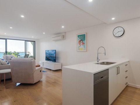 Unit 301 'The Shoal' 6-8 Bullecourt Street - Air Con, Walking To Local Shops & Beach - Accommodation Perth 1
