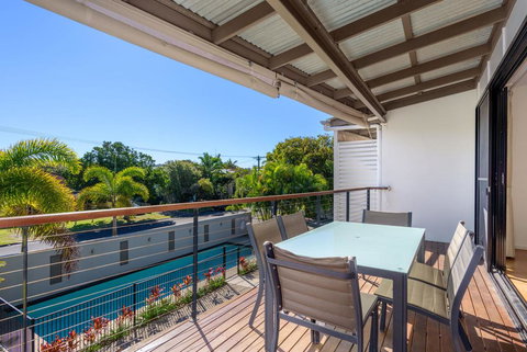 Unit 4 Rainbow Surf - Modern, Double Storey Townhouse With Large Shared Pool, Close To Beach And Shop - Accommodation Perth 3