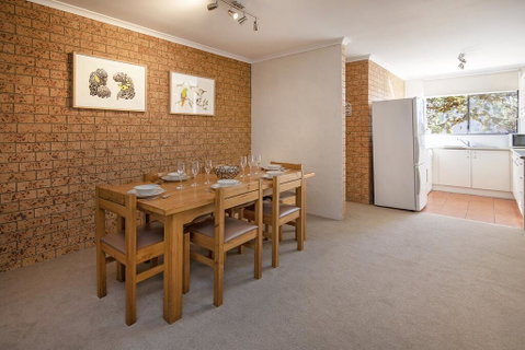 Unit 7 St Moritz - Accommodation Perth 3