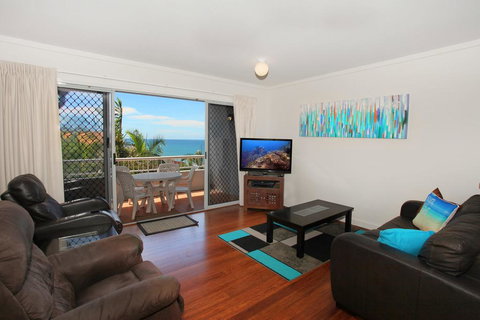 Unit 9, Coolum Blueseas Apartments, 59-61 Coolum Tce, Coolum Beach, 400 BOND, LINEN INCLUDED - Accommodation Perth 2