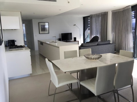 Upmarket Resort At Oracle Broadbeach URGC - Accommodation Perth 0