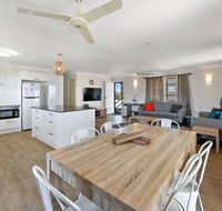 Upstairs and Downstairs - 81 Denman Camp Rd - Perth Resorts