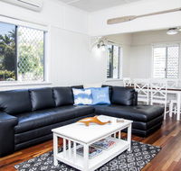 Urangan Harbour Cottage - Perth Resorts