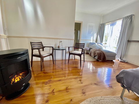 Valley Abode Large Studio Suite -private Ensuite - Accommodation Perth 3