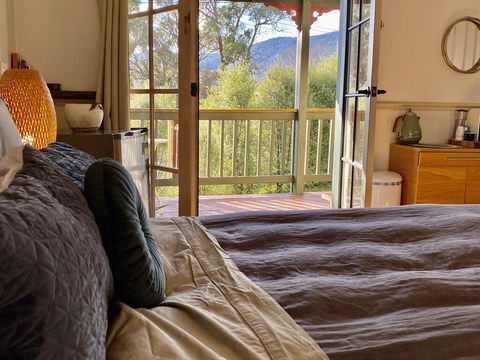 Valley Abode Large Studio Suite -private Ensuite - Accommodation Perth 0