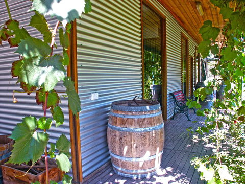 Valley Farm Vineyard Villas - Accommodation Perth 0