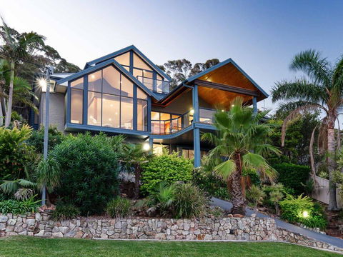 Venabu On Garuwa, 20 Garuwa Street - Spectacular House With Fabulous Views - Perth Resorts 0